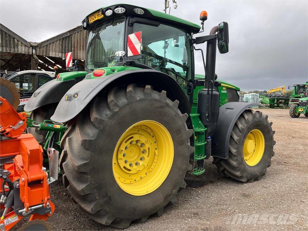John Deere 6R 215 Traktorit