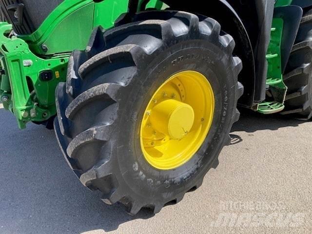 John Deere 6R 215 Traktorit