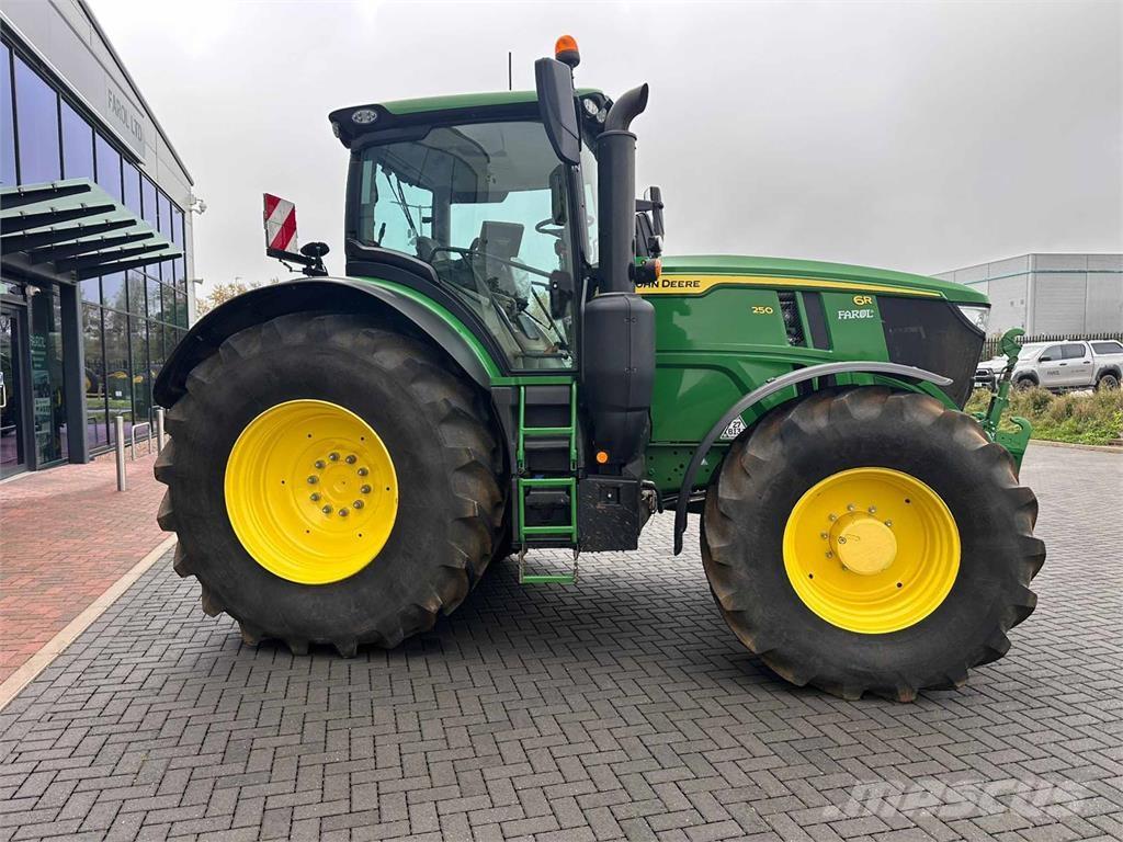 John Deere 6R 250 Traktorit
