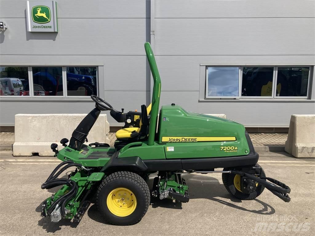 John Deere 7200A Perässäkäveltävät leikkurit