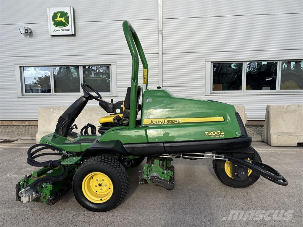 John Deere 7200A Perässäkäveltävät leikkurit