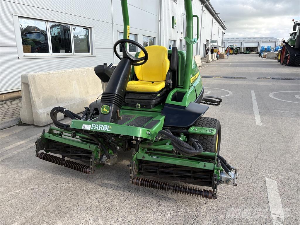 John Deere 7200A Perässäkäveltävät leikkurit