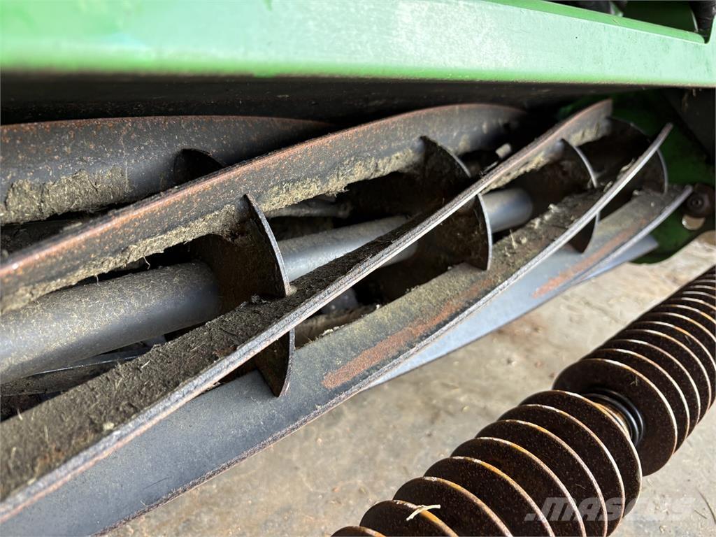 John Deere 7200A Perässäkäveltävät leikkurit