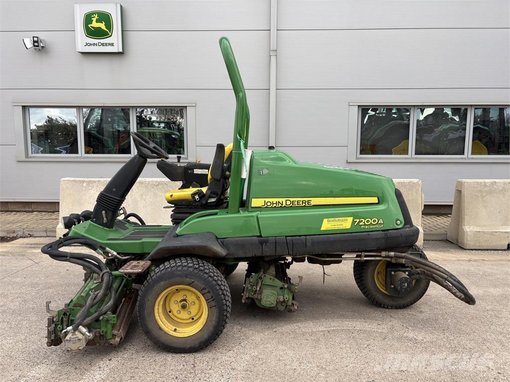 John Deere 7200A Perässäkäveltävät leikkurit