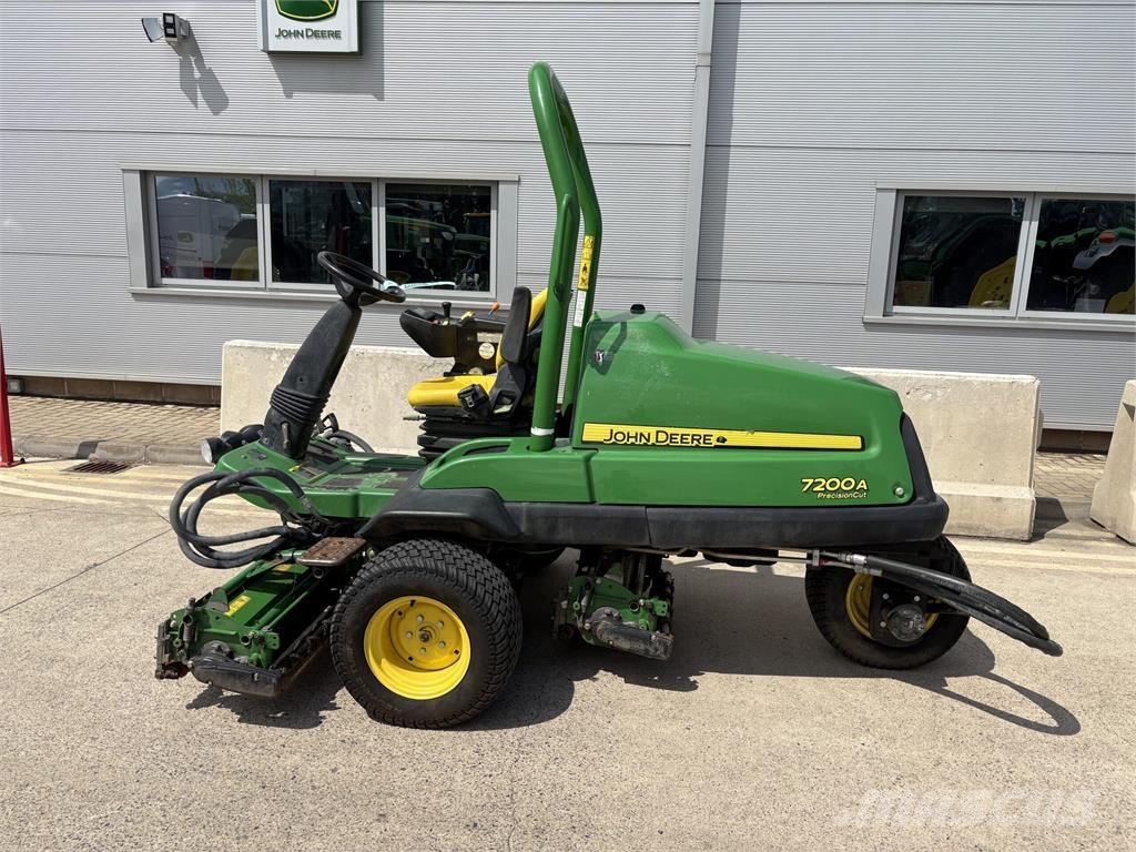 John Deere 7200A Perässäkäveltävät leikkurit