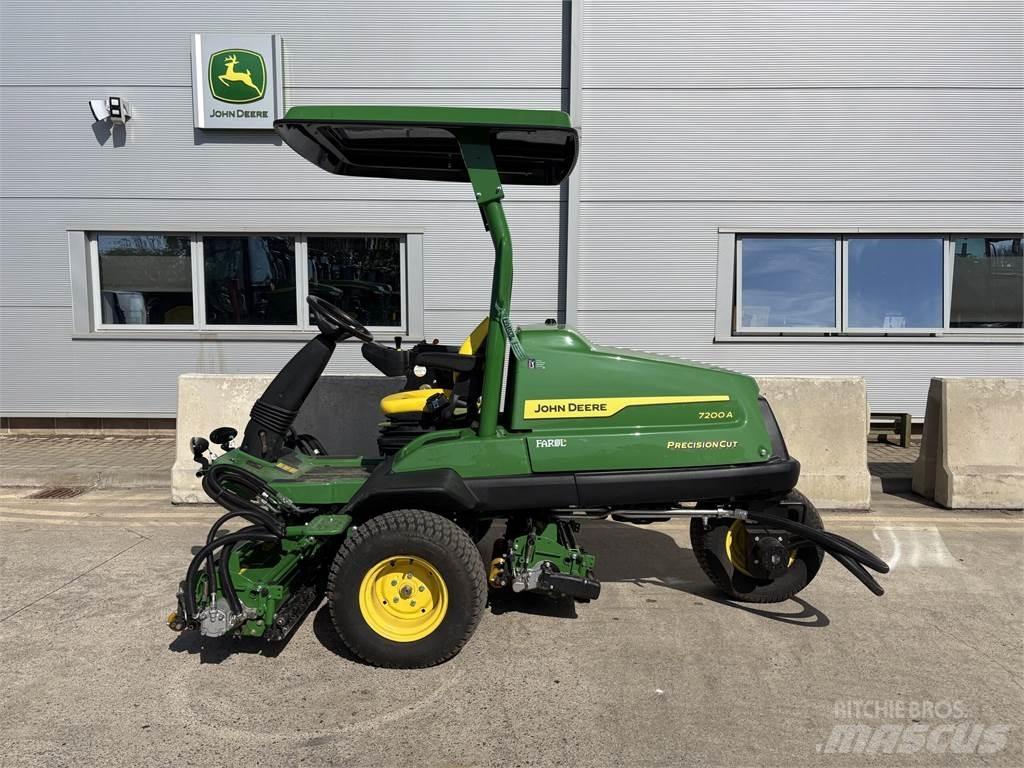John Deere 7200A Perässäkäveltävät leikkurit