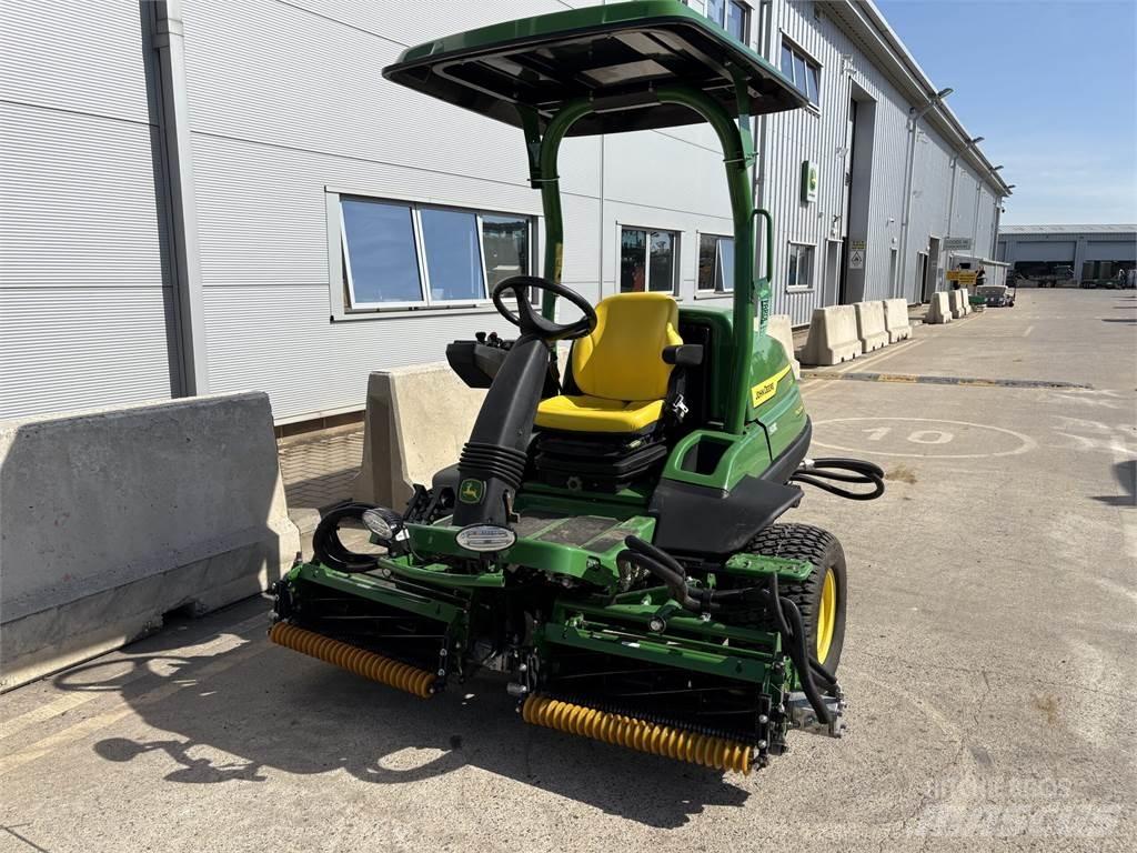 John Deere 7200A Perässäkäveltävät leikkurit