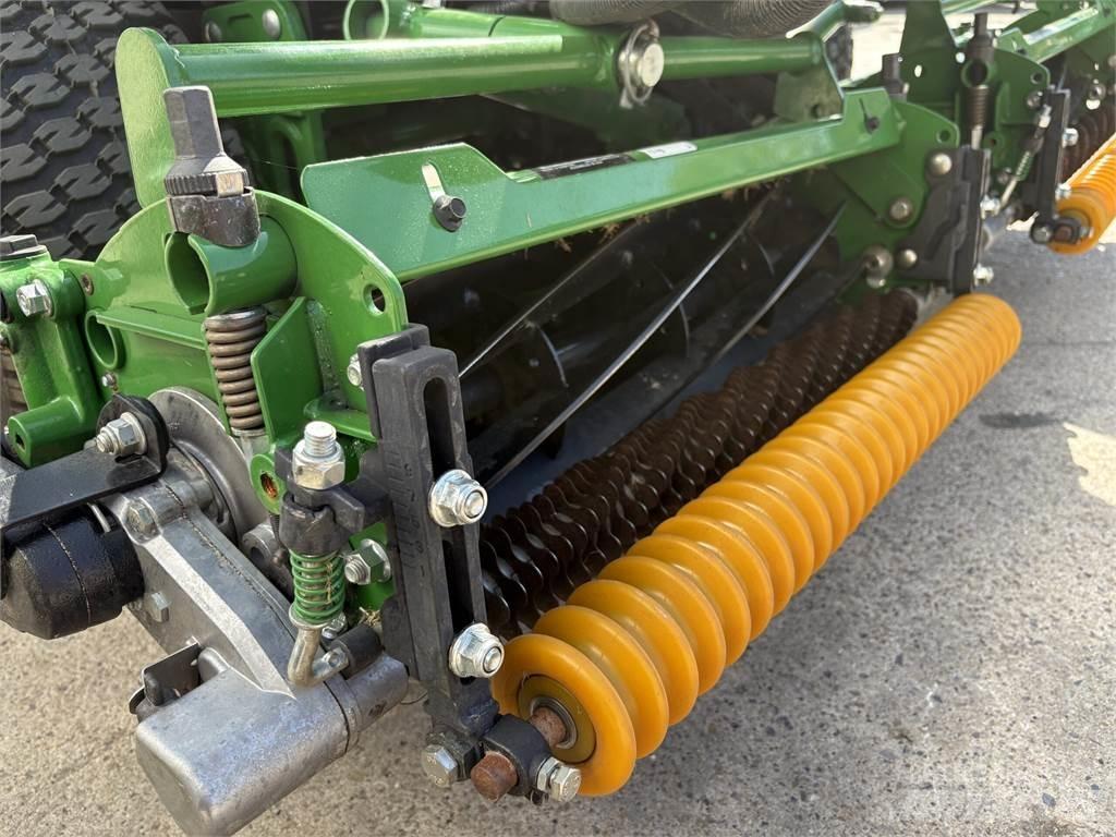 John Deere 7200A Perässäkäveltävät leikkurit