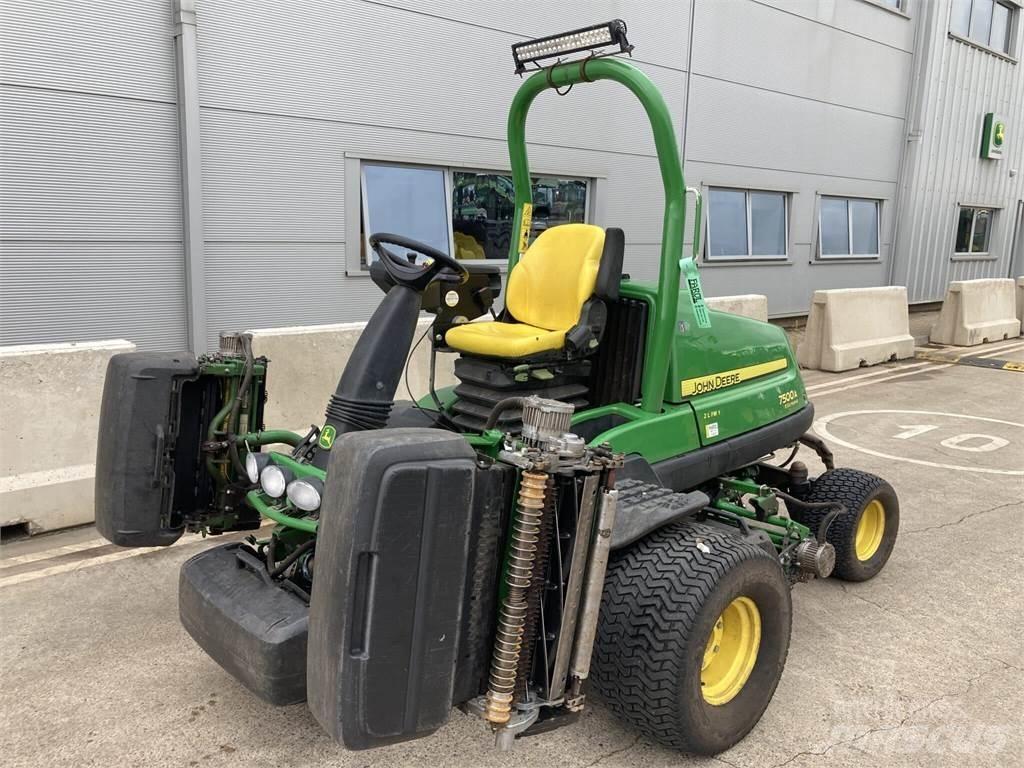 John Deere 7500AE Perässäkäveltävät leikkurit
