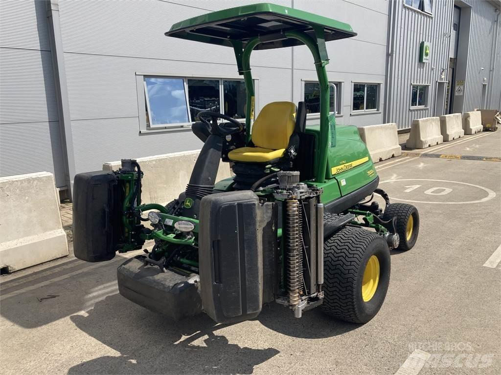 John Deere 7500AE Perässäkäveltävät leikkurit