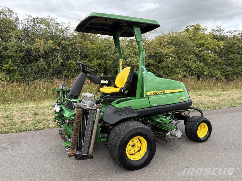 John Deere 7500AE Perässäkäveltävät leikkurit