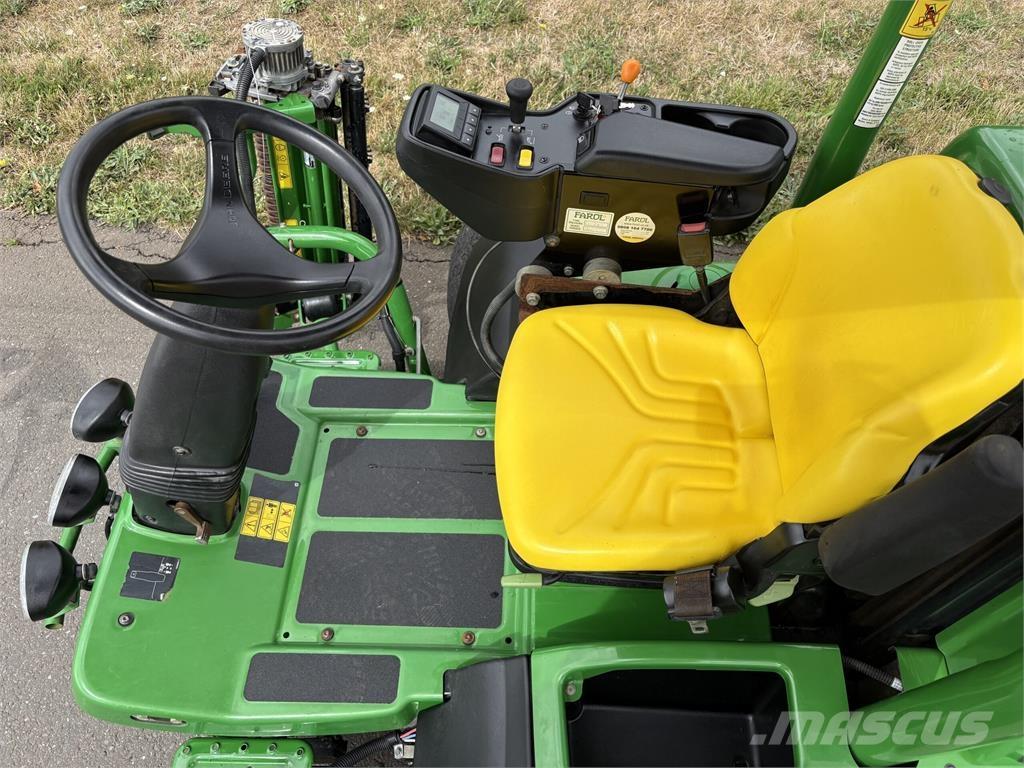 John Deere 7500AE Perässäkäveltävät leikkurit