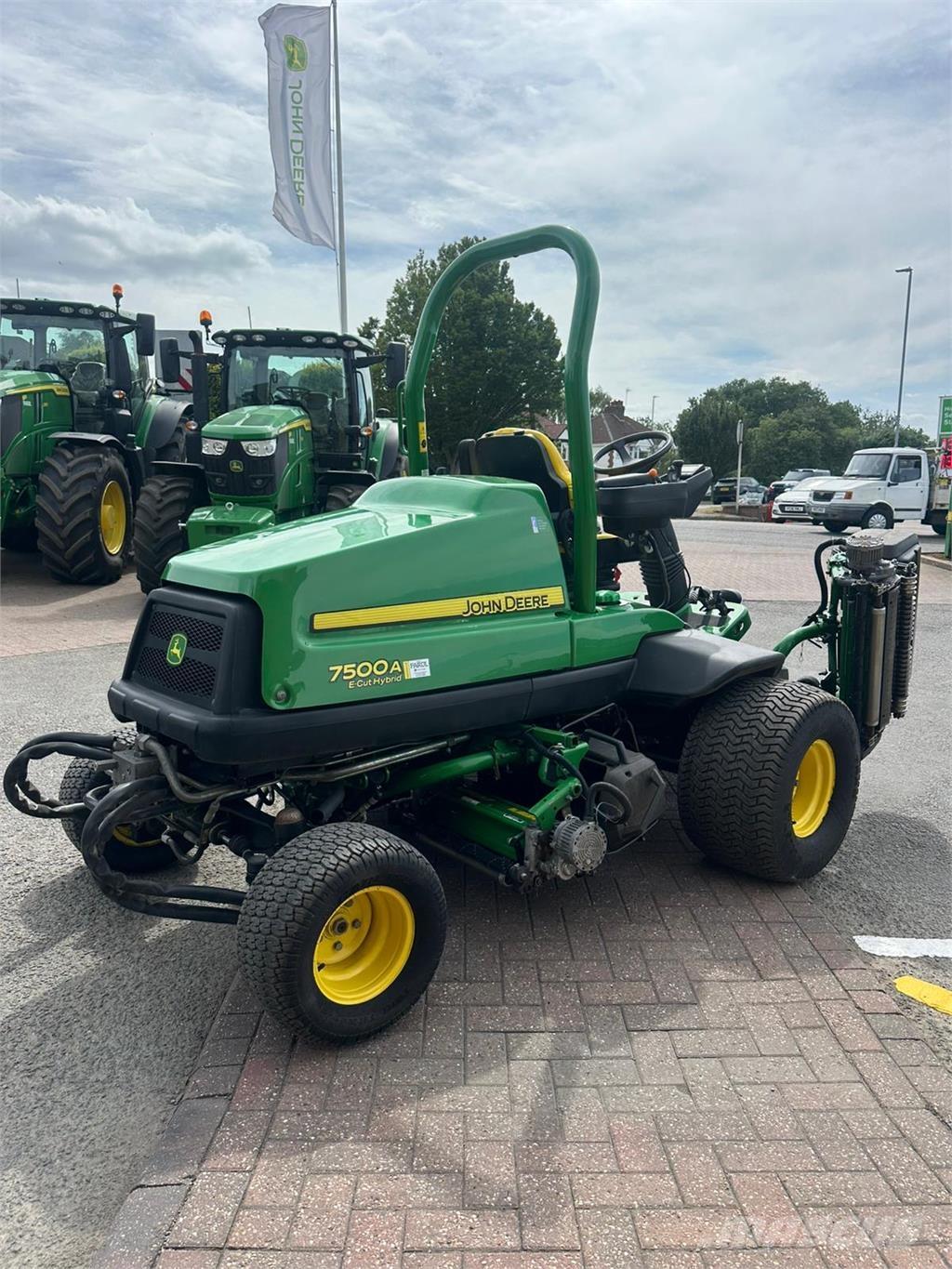 John Deere 7500AE Perässäkäveltävät leikkurit