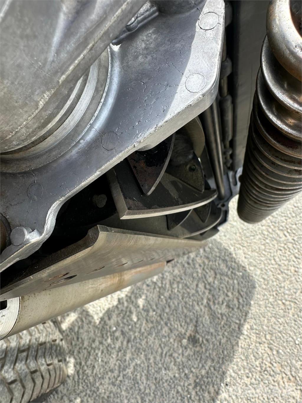 John Deere 7500AE Perässäkäveltävät leikkurit