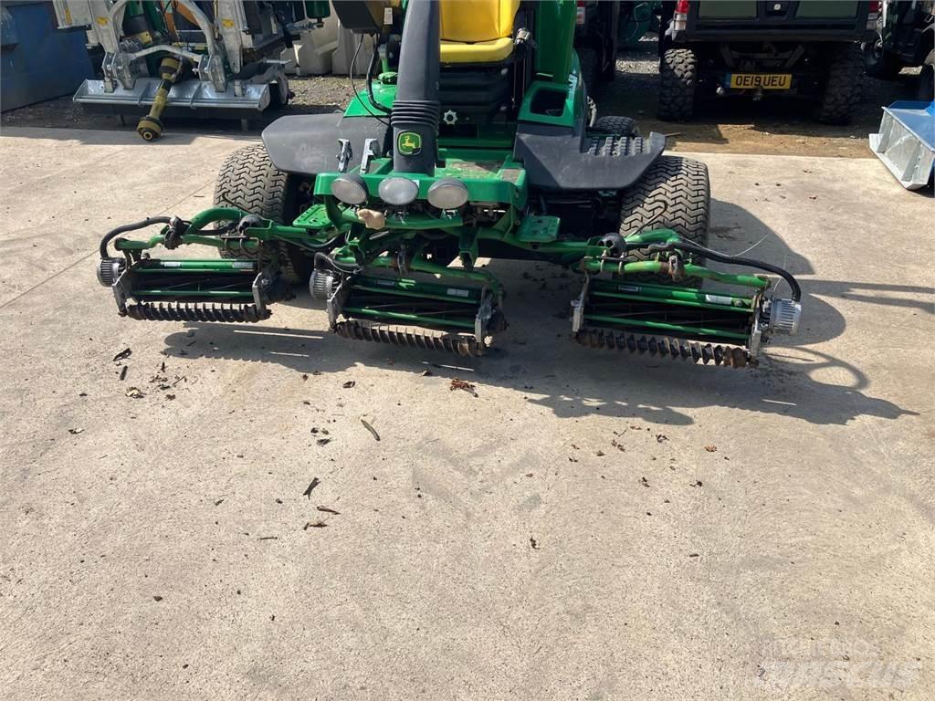 John Deere 7500AE Perässäkäveltävät leikkurit