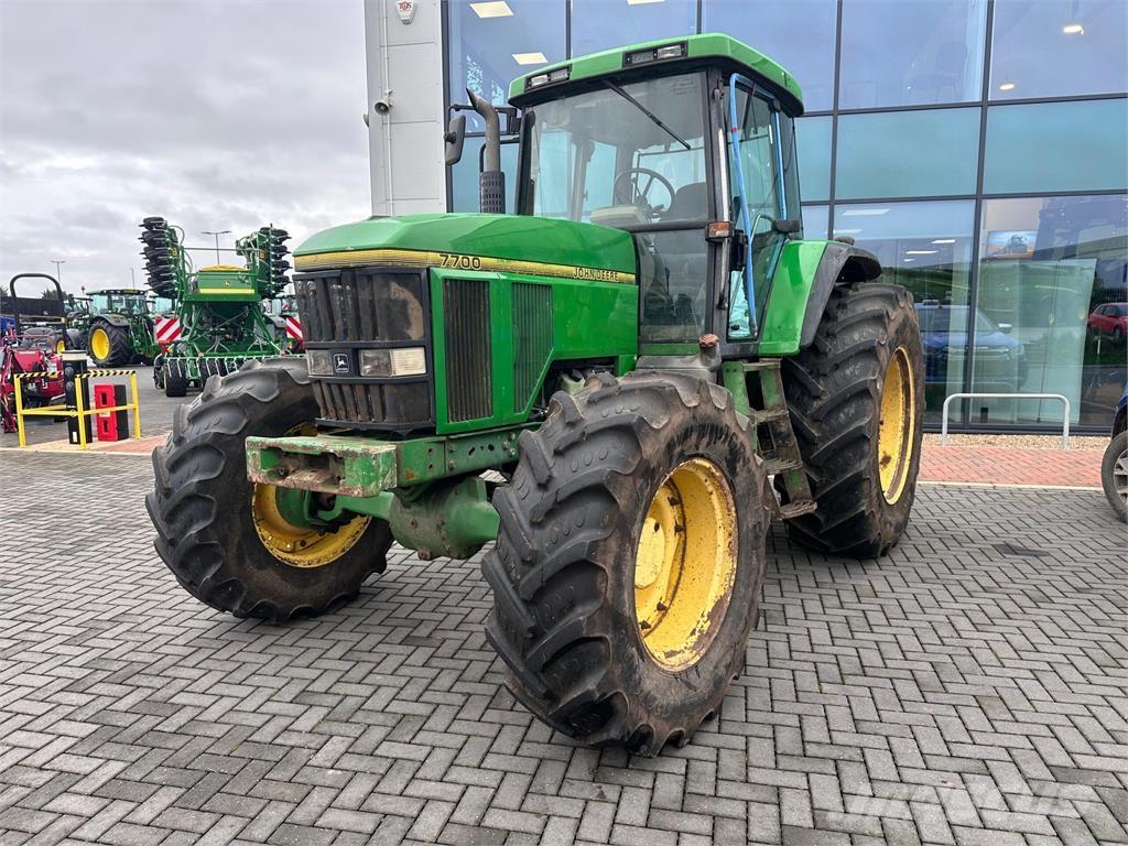 John Deere 7700 Traktorit