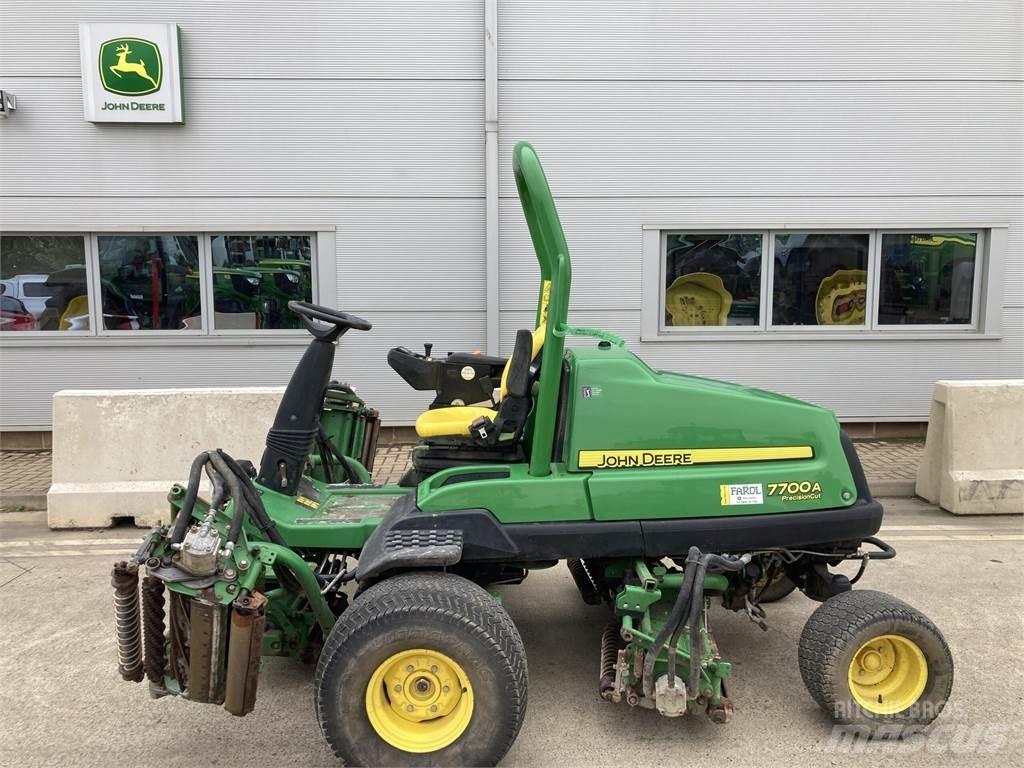 John Deere 7700A Perässäkäveltävät leikkurit