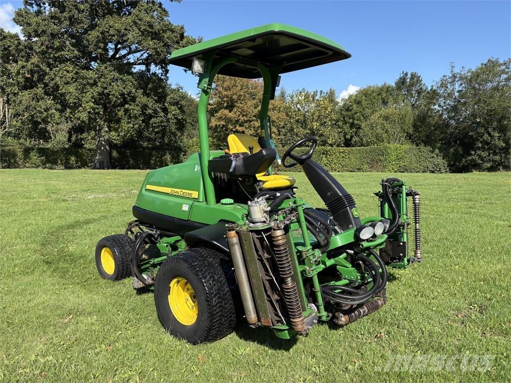 John Deere 7700A Perässäkäveltävät leikkurit