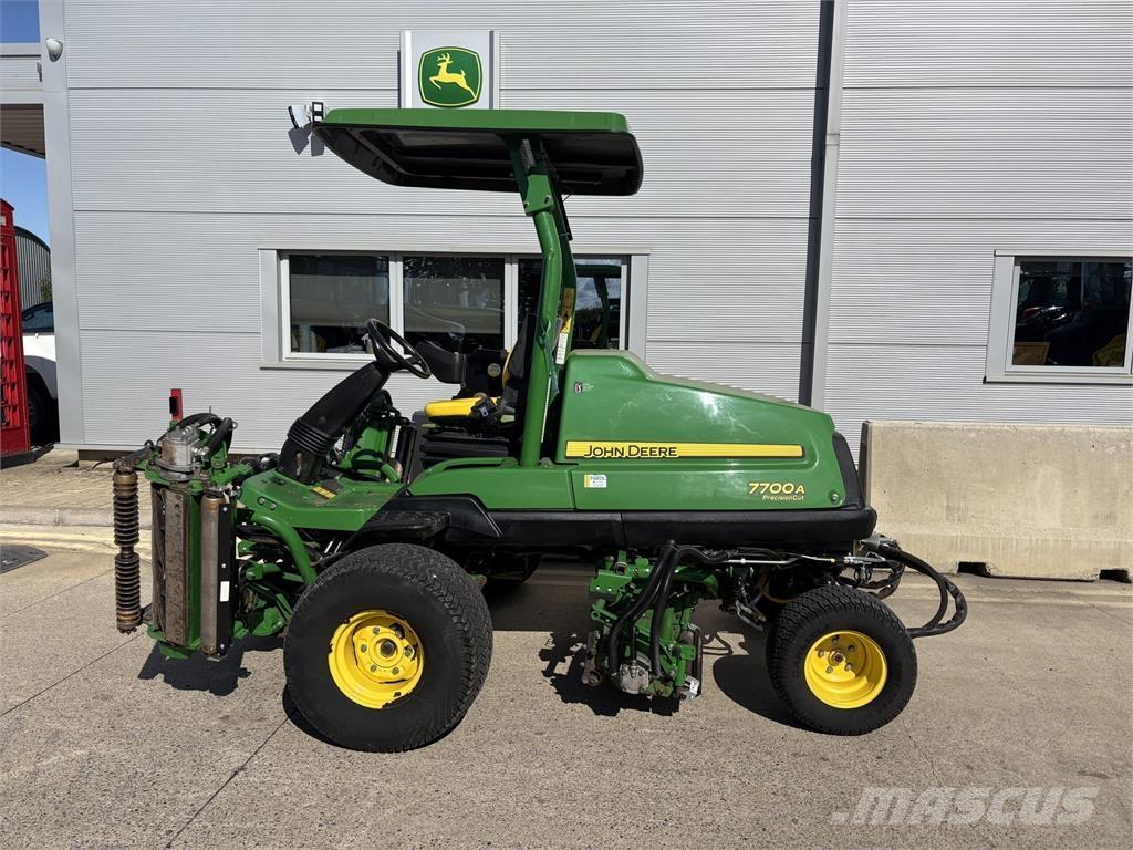 John Deere 7700A Perässäkäveltävät leikkurit
