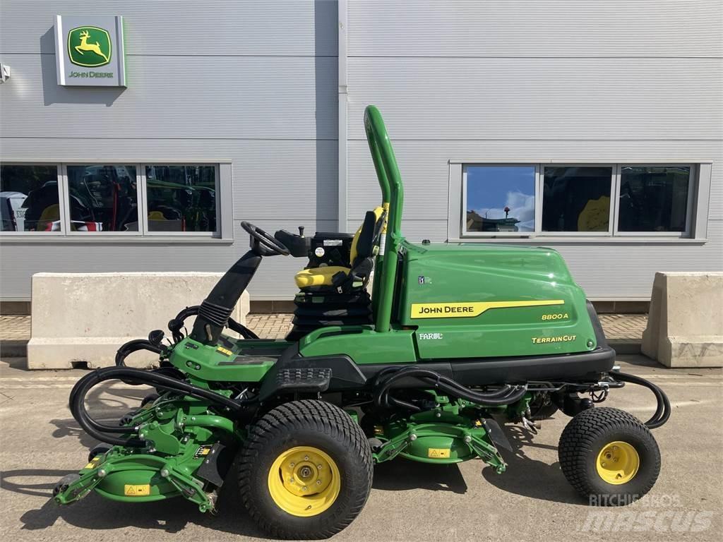 John Deere 8800A Perässäkäveltävät leikkurit