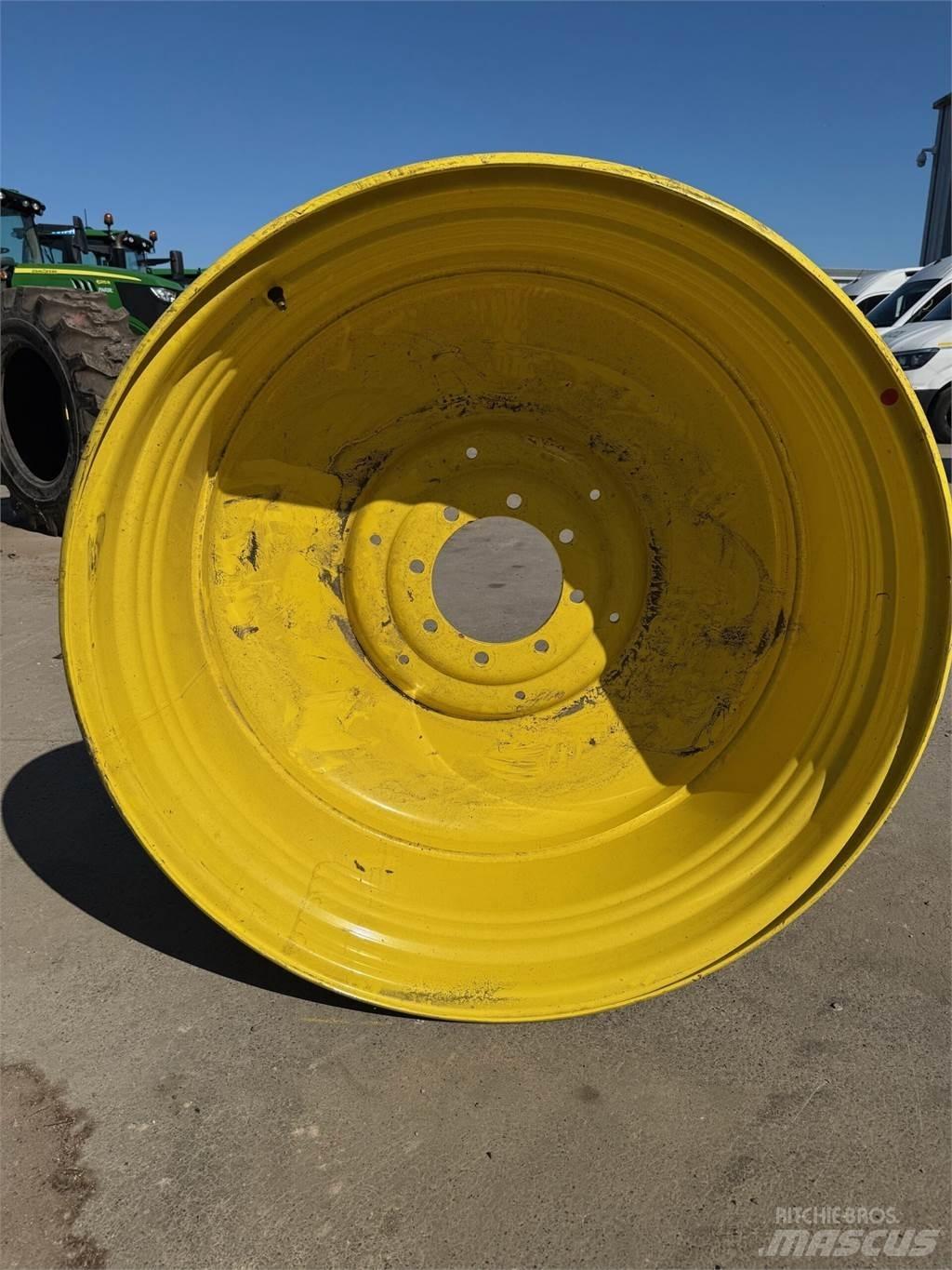 John Deere Example Renkaat ja vanteet