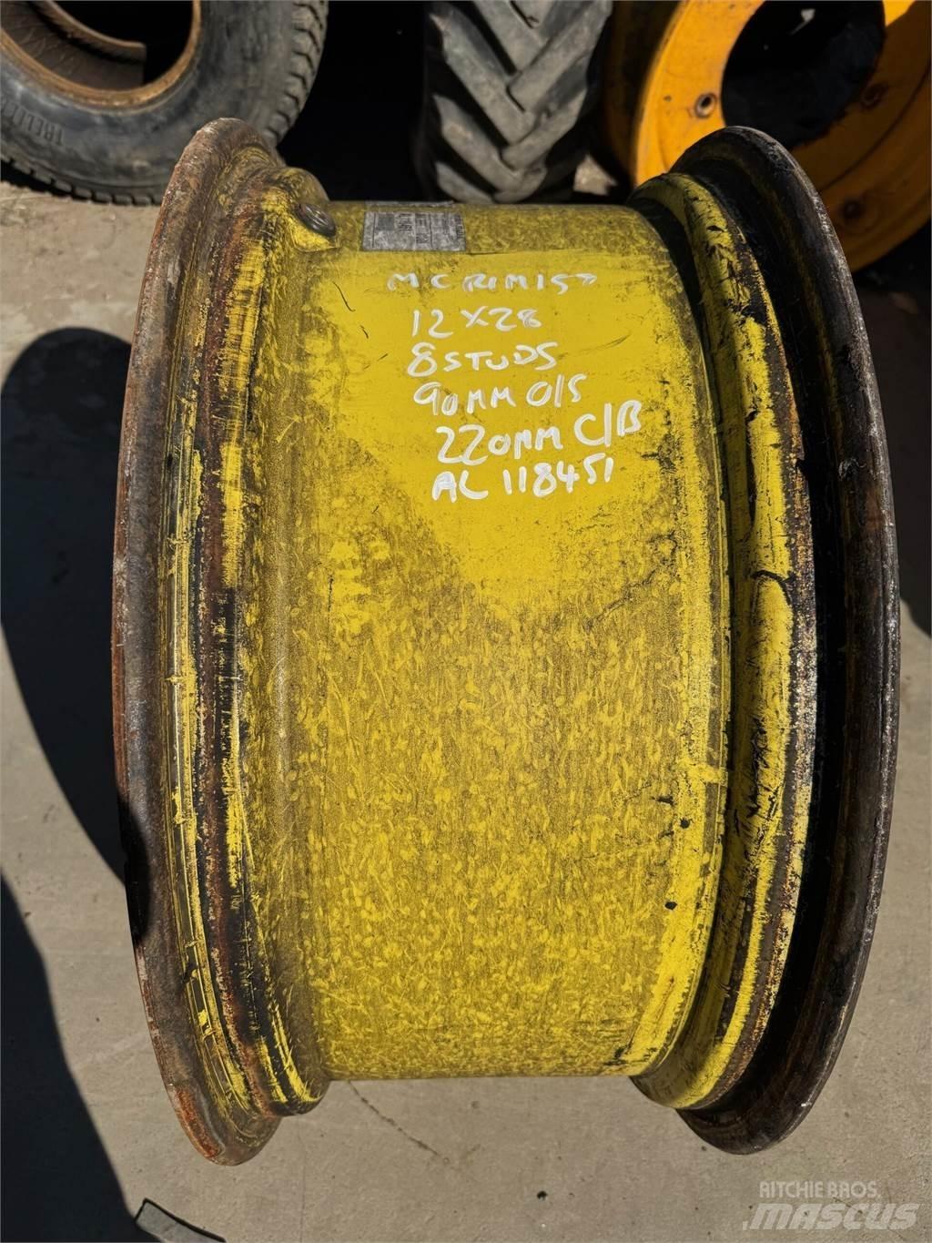 John Deere Example Renkaat ja vanteet