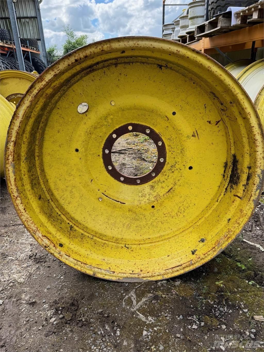 John Deere Example Renkaat ja vanteet
