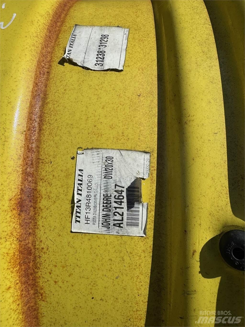John Deere Example Renkaat ja vanteet