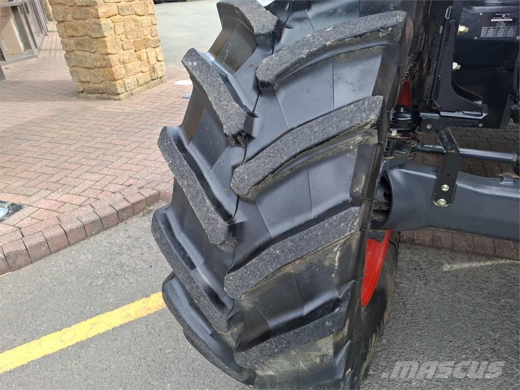 Kubota M7153 Traktorit