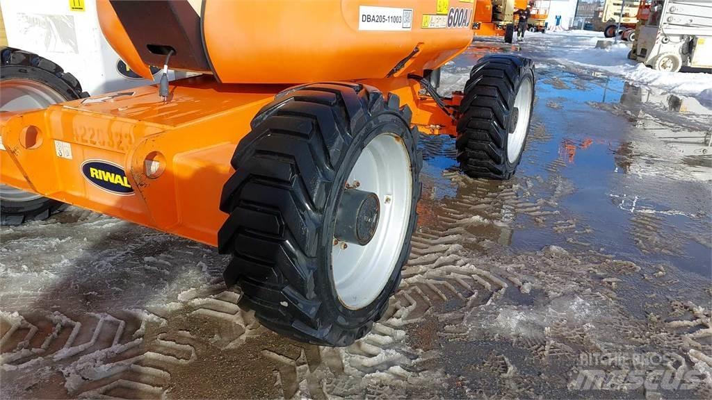 JLG 600AJ Kuukulkijat