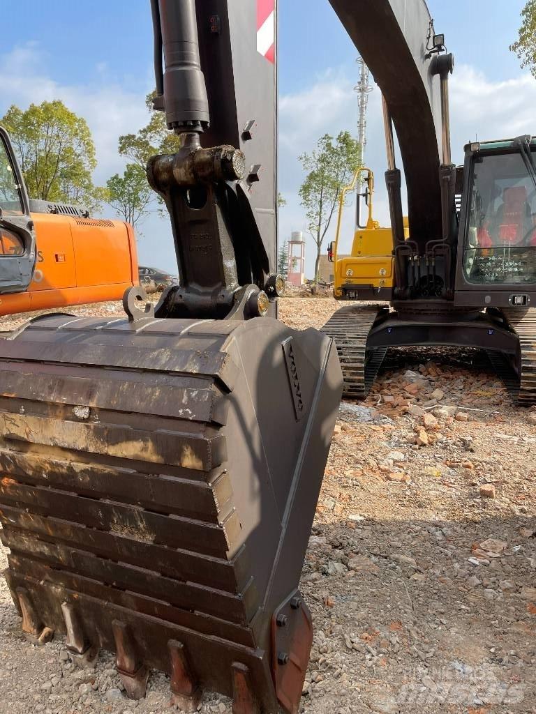 Volvo 220D Telakaivukoneet