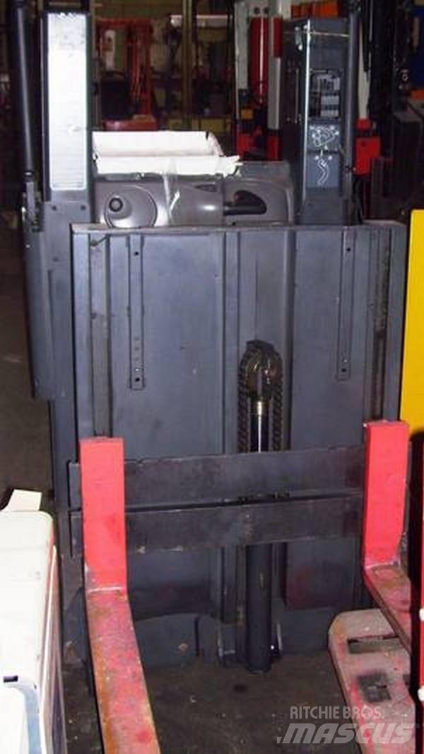 Raymond 212OPC Matalakeräilytrukit