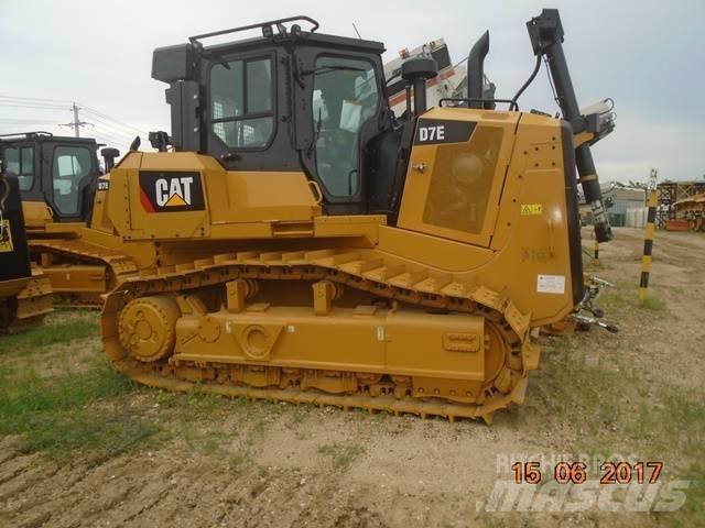 CAT D7E Telaketjupuskutraktorit