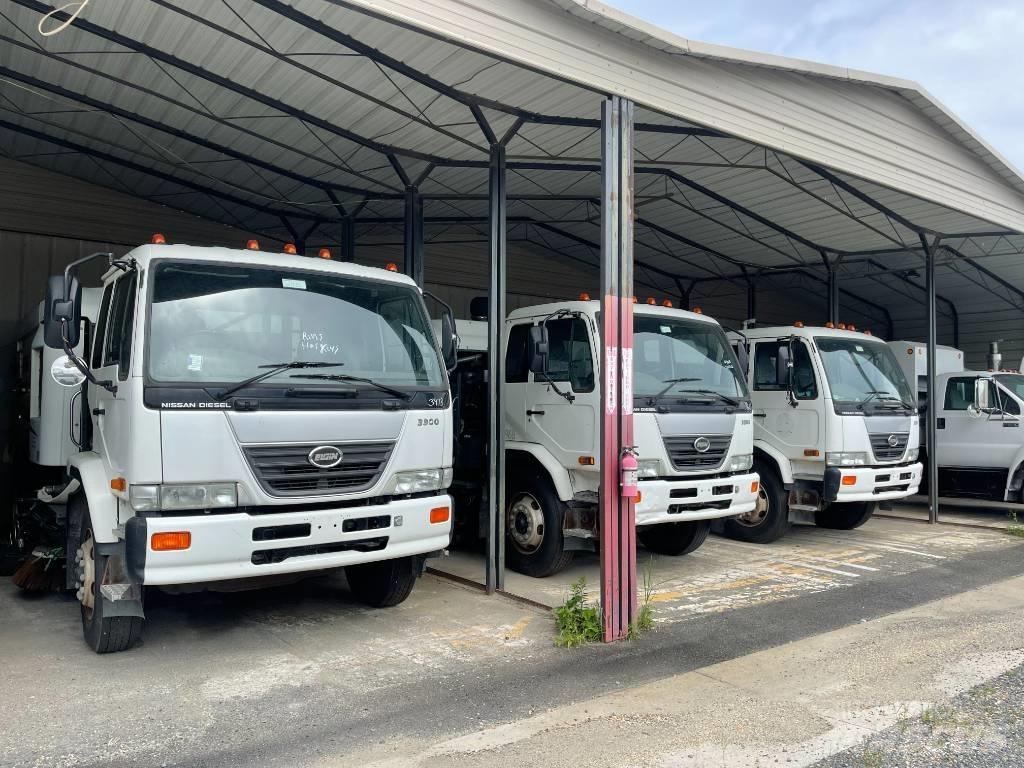 UD 3300 Lakaisuautot