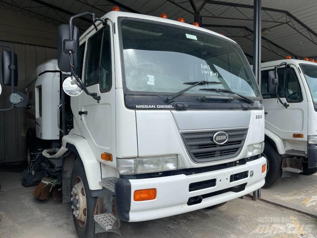UD 3300 Lakaisuautot