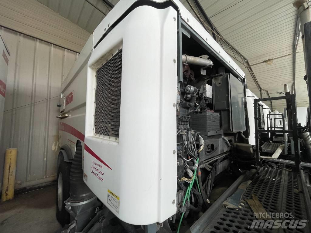 UD 3300 Lakaisuautot