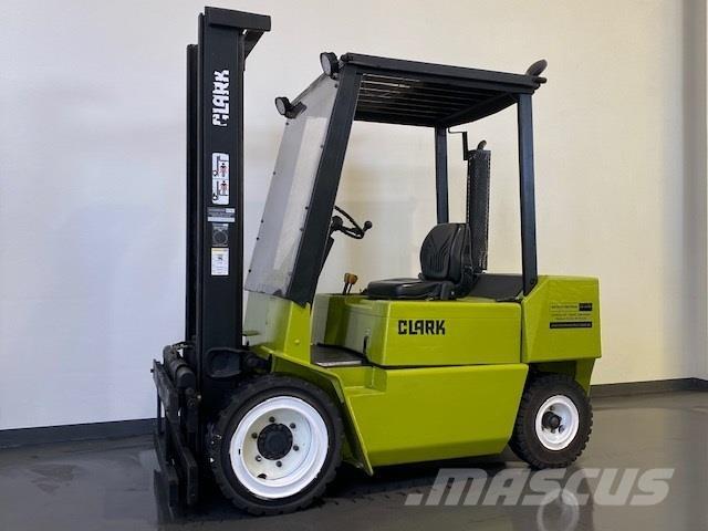 Clark DPM30N Dieseltrukit