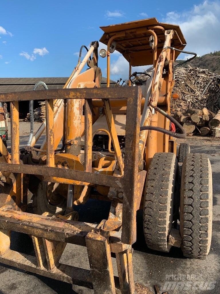Komatsu SD25-1 Työntömastotrukit