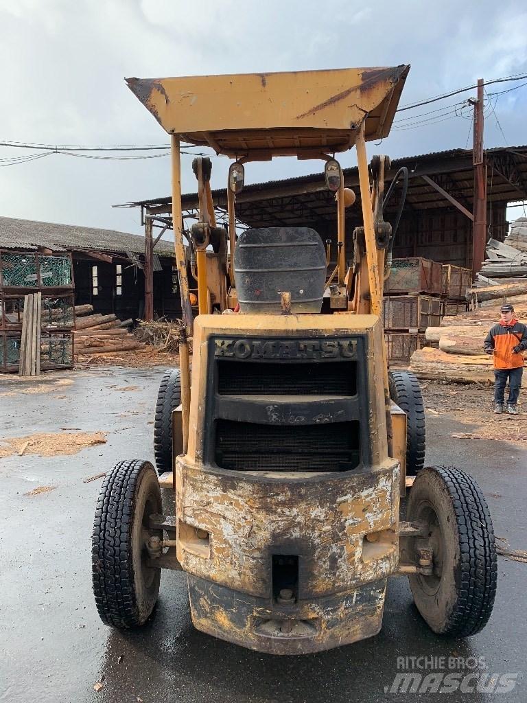Komatsu SD25-1 Työntömastotrukit