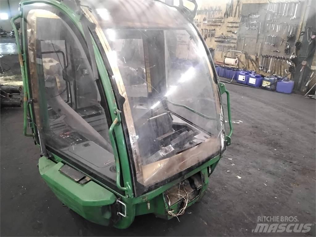 John Deere 1270E Ohjaamo ja sisusta