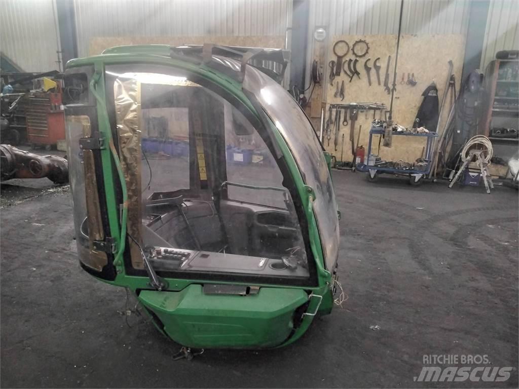 John Deere 1270E Ohjaamo ja sisusta