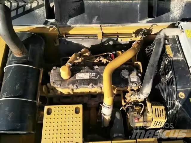 CAT 324 Telakaivukoneet