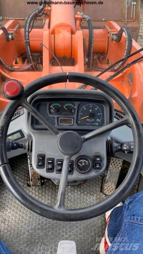 Hitachi LX 210 E Pyöräkuormaajat
