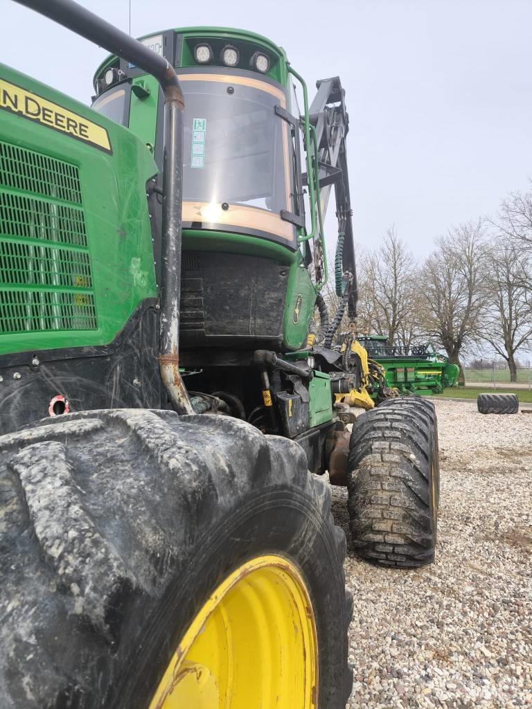 John Deere 1270G Harvesterit