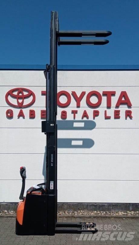 Toyota SWE160L Käyden ajettavat pinoamistrukit