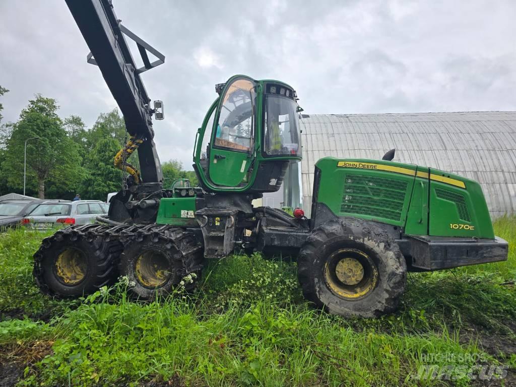 John Deere 1070 E Harvesterit