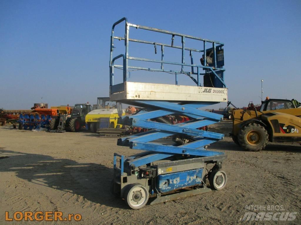 JLG 2030 ES Saksilavat