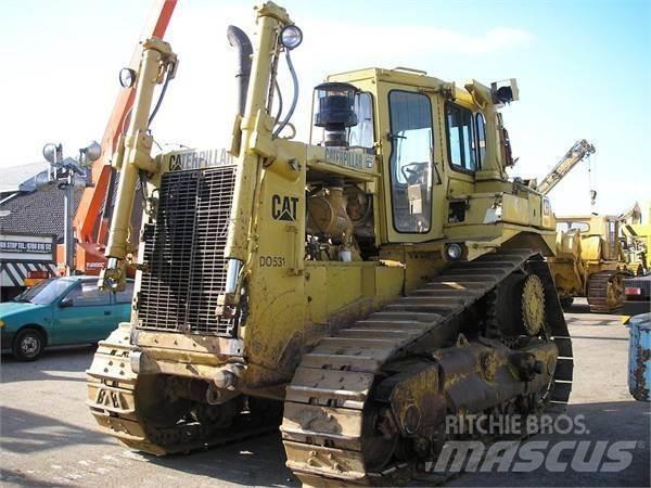 CAT D8N Telaketjupuskutraktorit