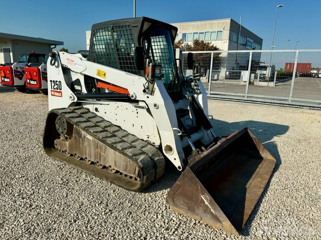 Bobcat T 250 Telakuormaajat