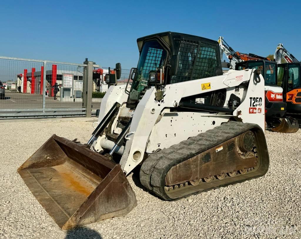 Bobcat T 250 Telakuormaajat